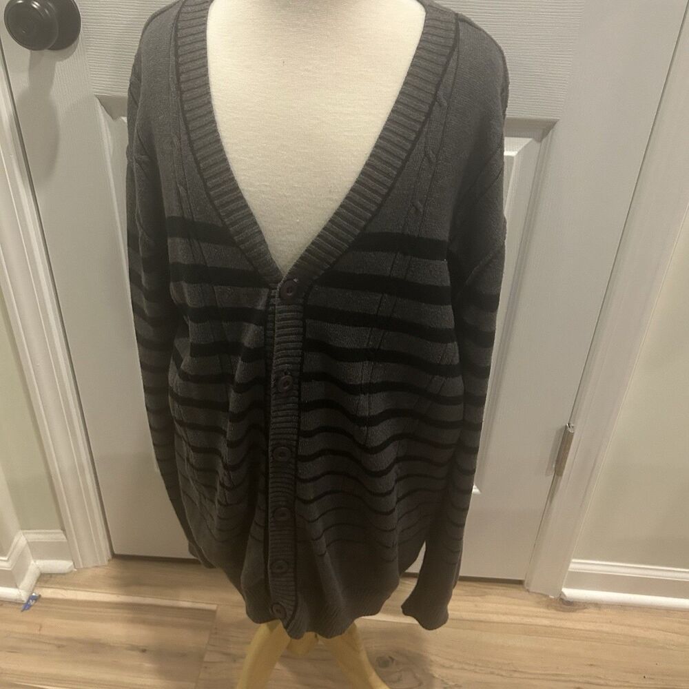 BKE Black Gray Striped Men’s Cardigan Sweater Athletic Fit Men’s Size M